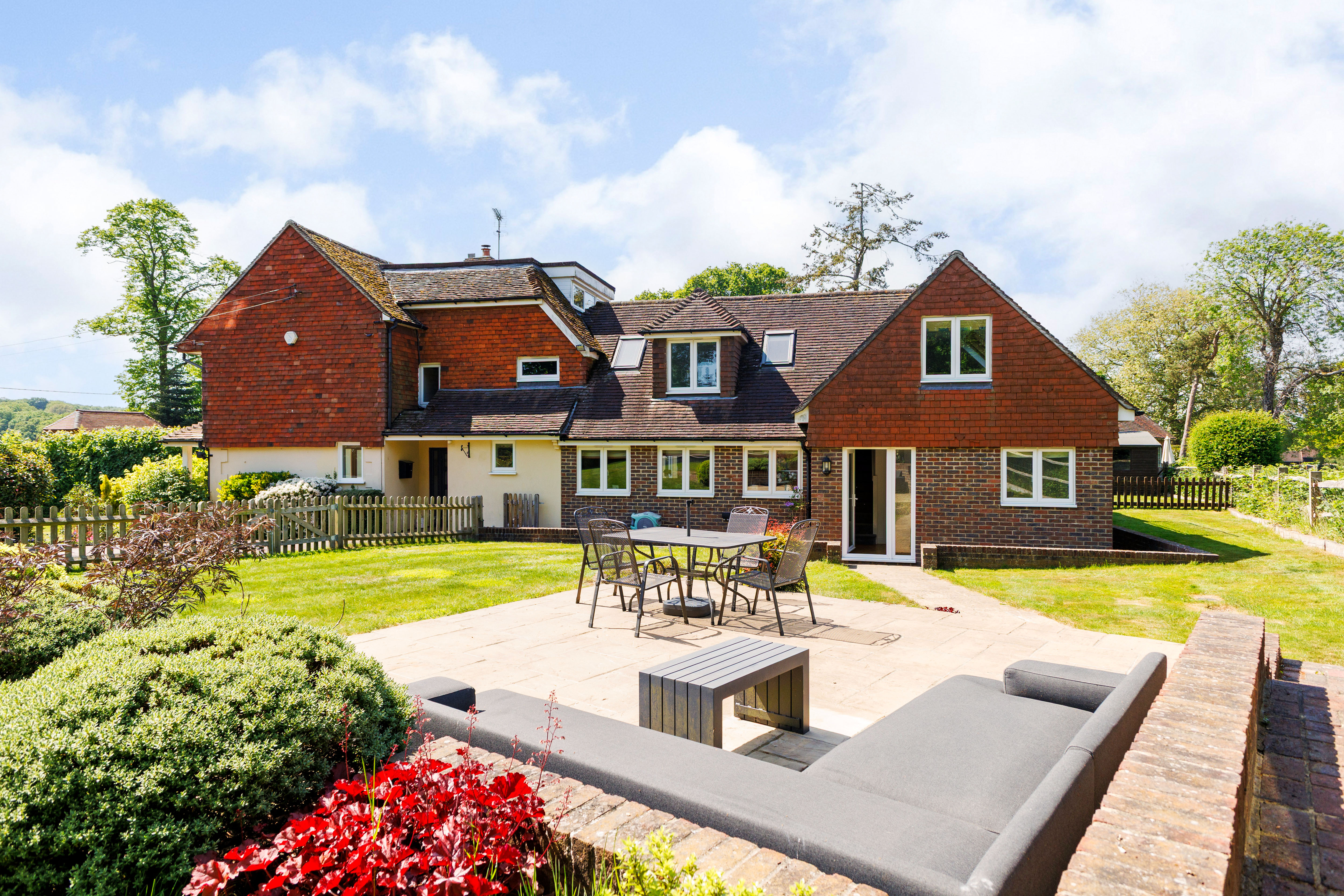 6 bedroom detached house for sale 0