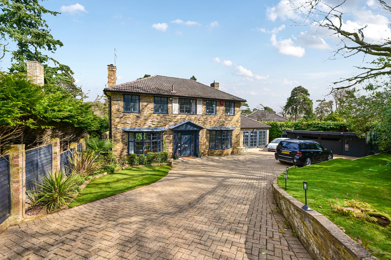 5 bedroom detached house for sale 0