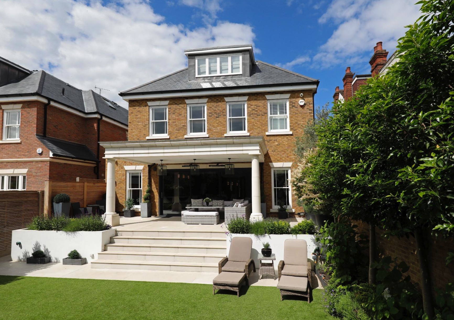 6 bedroom detached house for sale 0