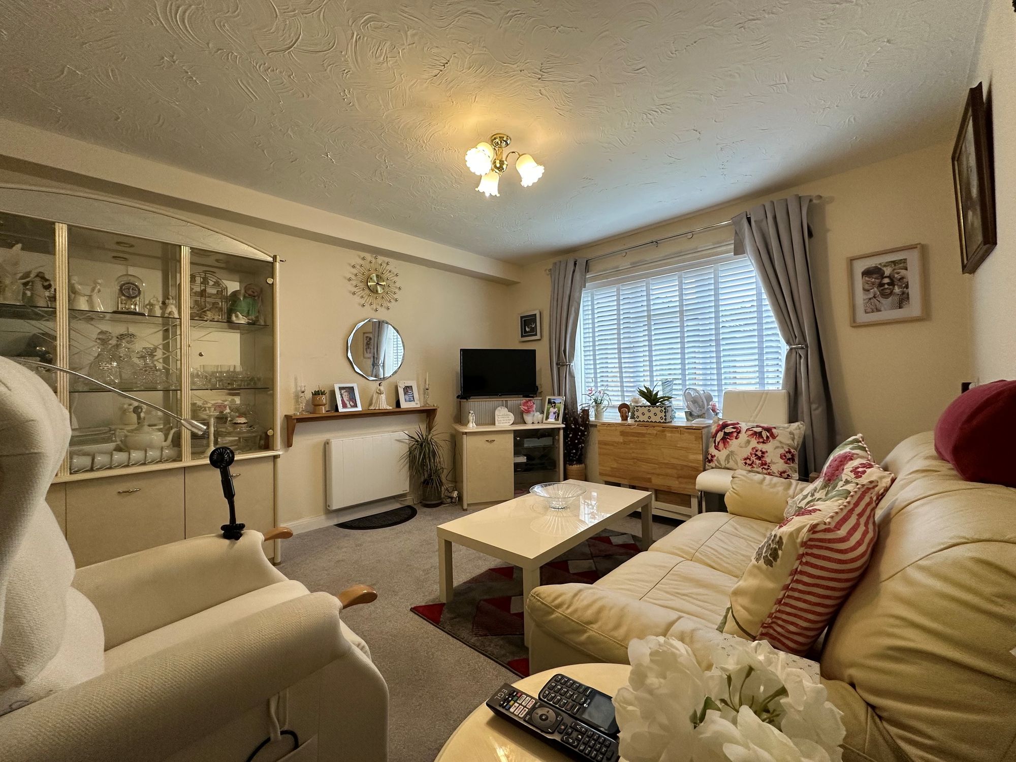 42 Allington Court Outwood Common Road, Billericay photo 3
