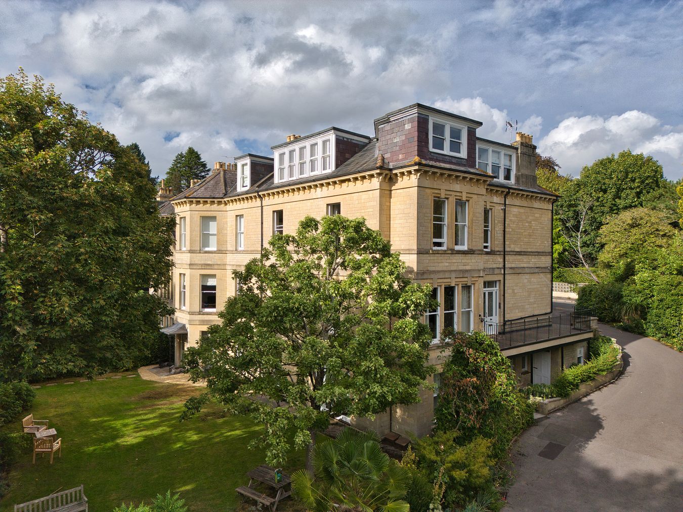 2 bed flat for sale