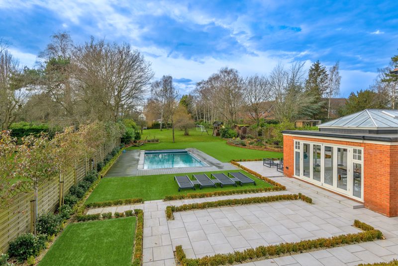 Photos of Hillwood Grove, Hutton Mount, Brentwood CM13 64586386