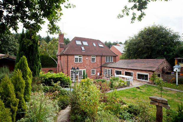 4 bed Detached House