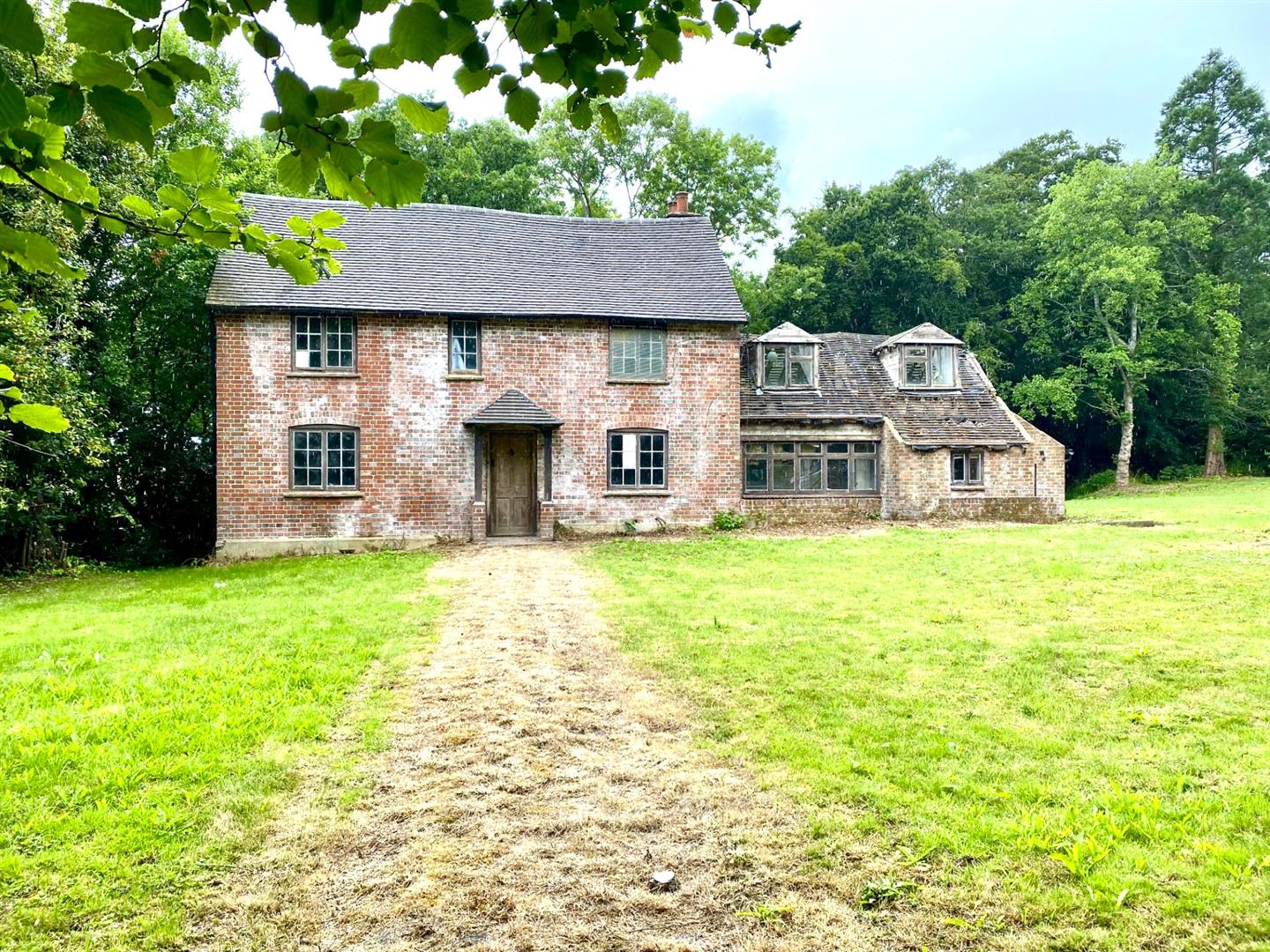 4 bedroom detached house for sale 0