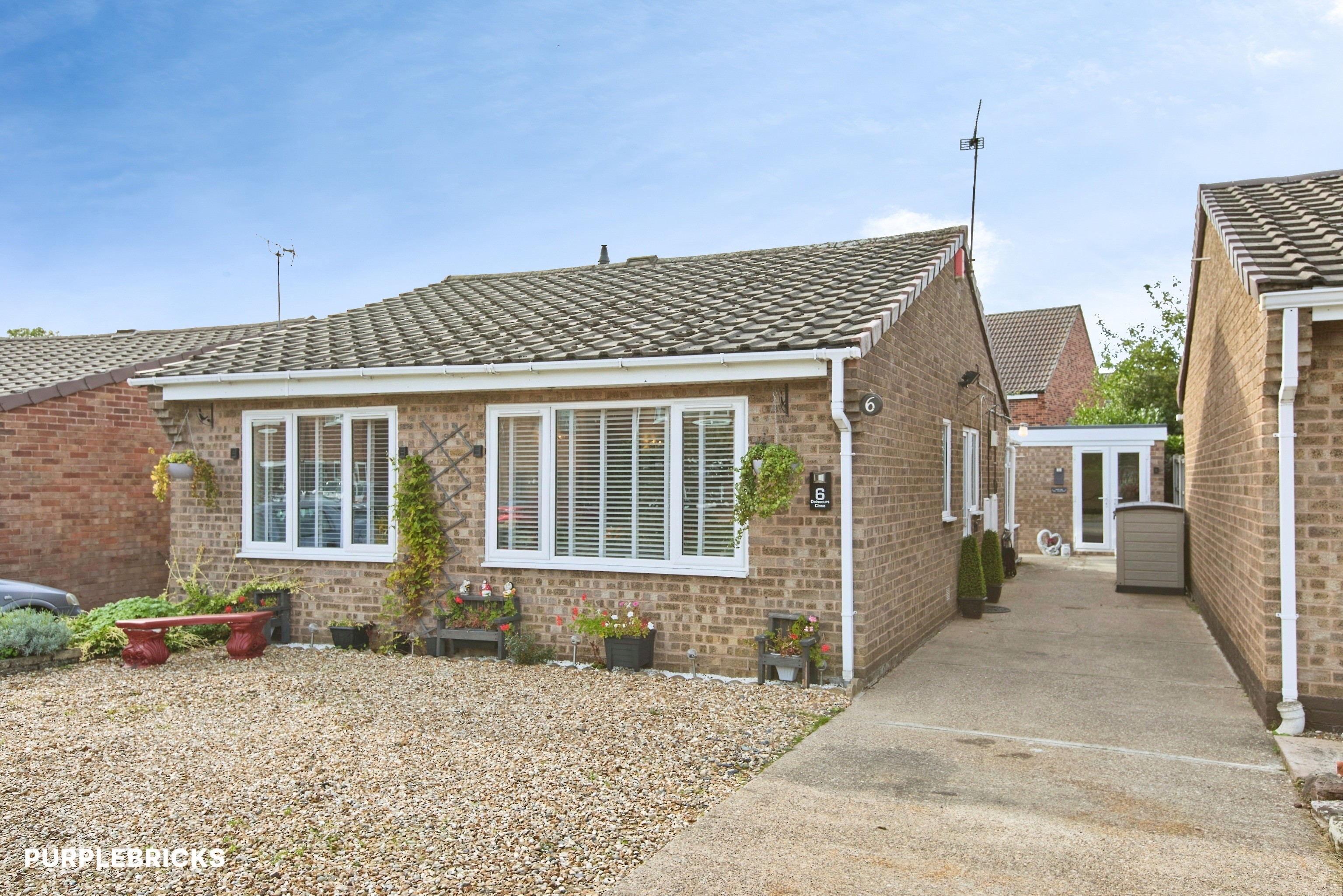 2 bed detached bungalow for sale