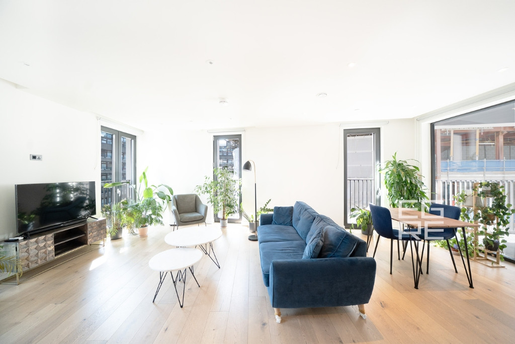 3 bedroom flat for sale