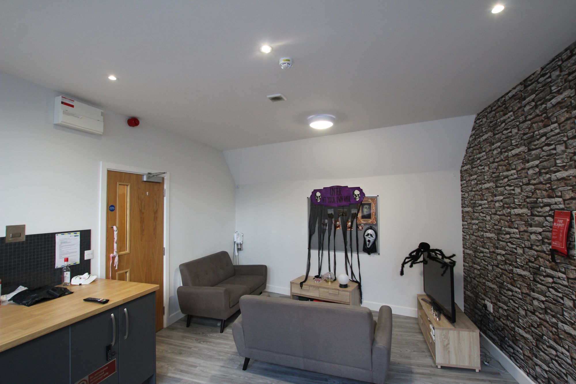 Room 1, 31b, Long Row, Nottingham photo 5