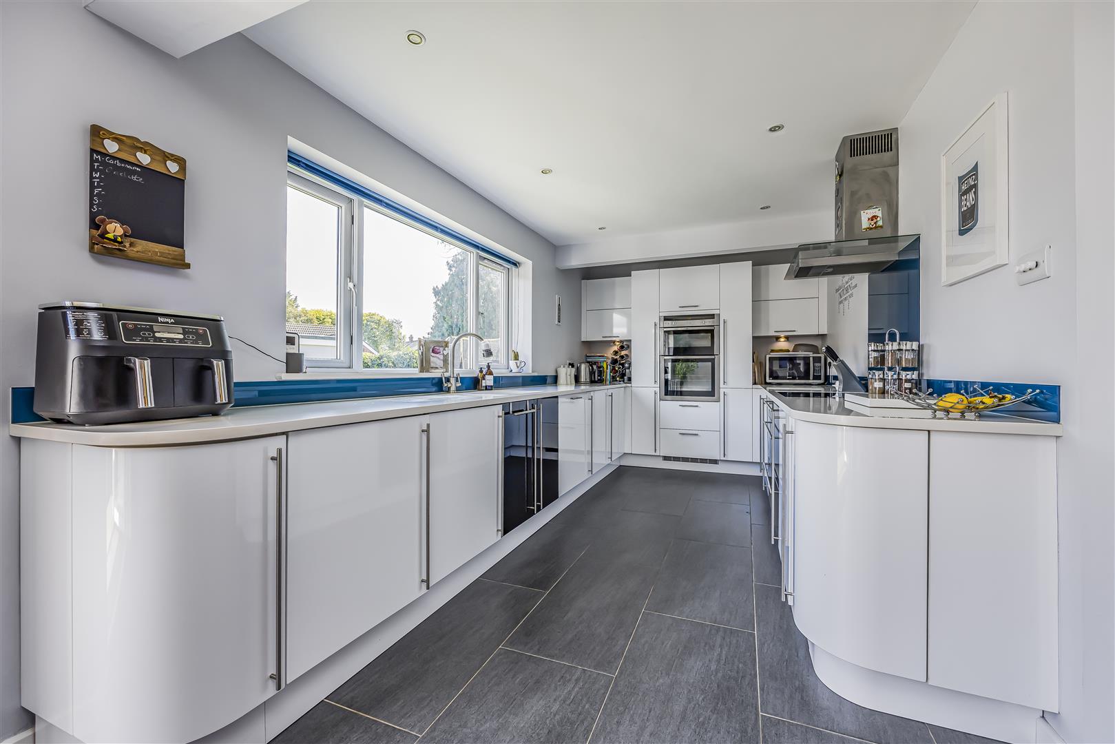 90, Horndean Road, Emsworth photo 4