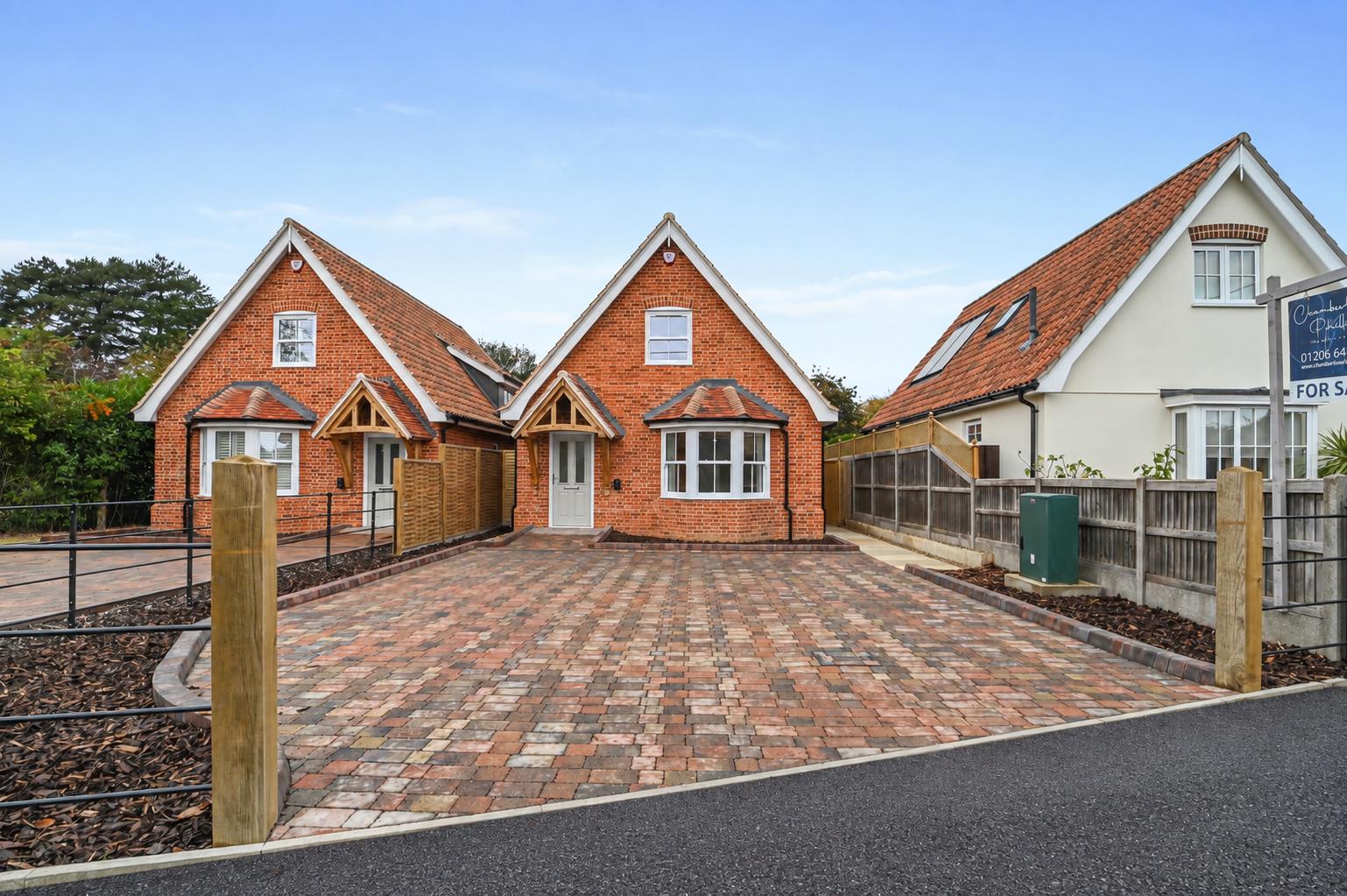 3 bed detached house for sale