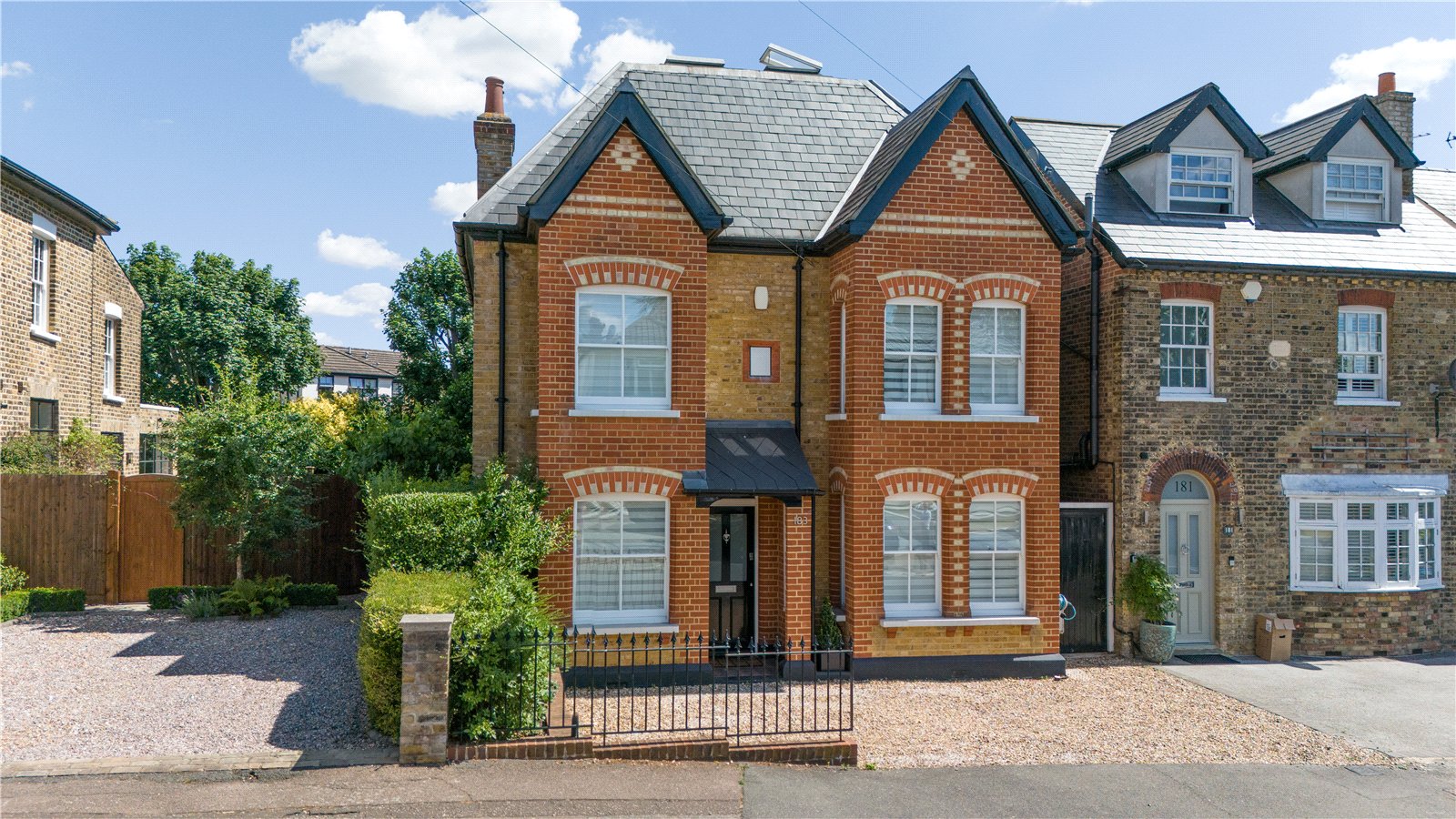 5 bedroom detached house for sale
