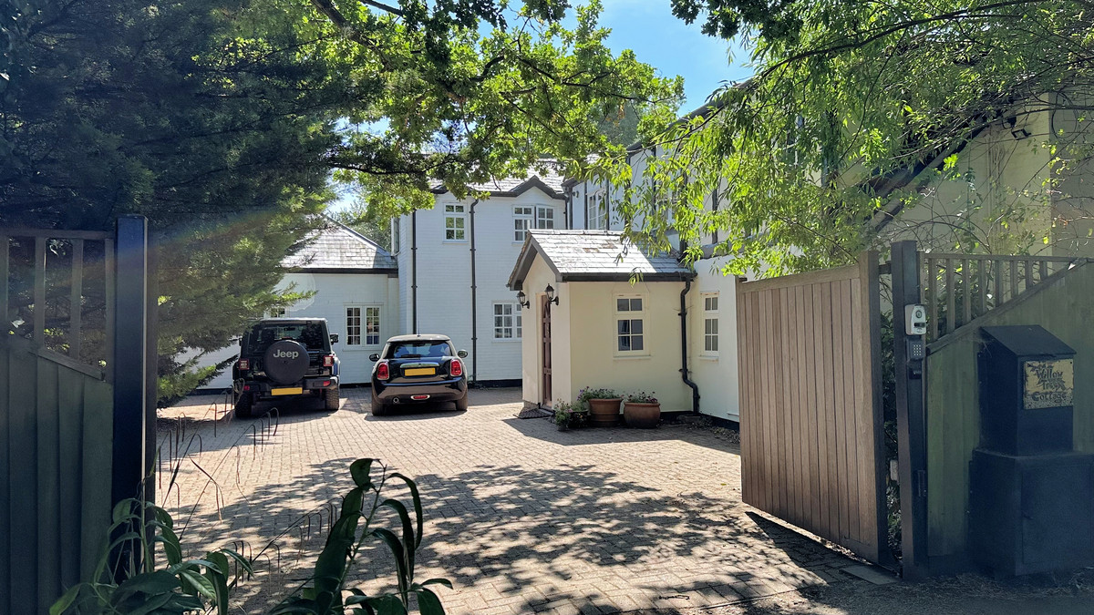 5 bedroom detached house for sale 0
