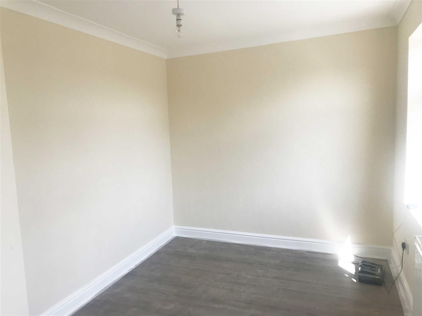 Unit 4, 268, Long Riding, Basildon photo 4
