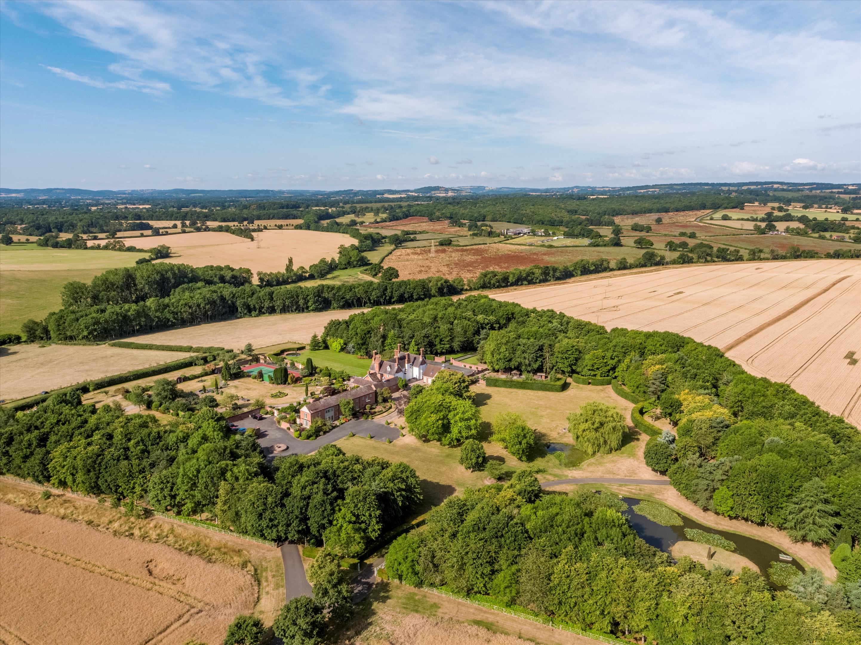 3 bedroom detached house for sale in Guildford