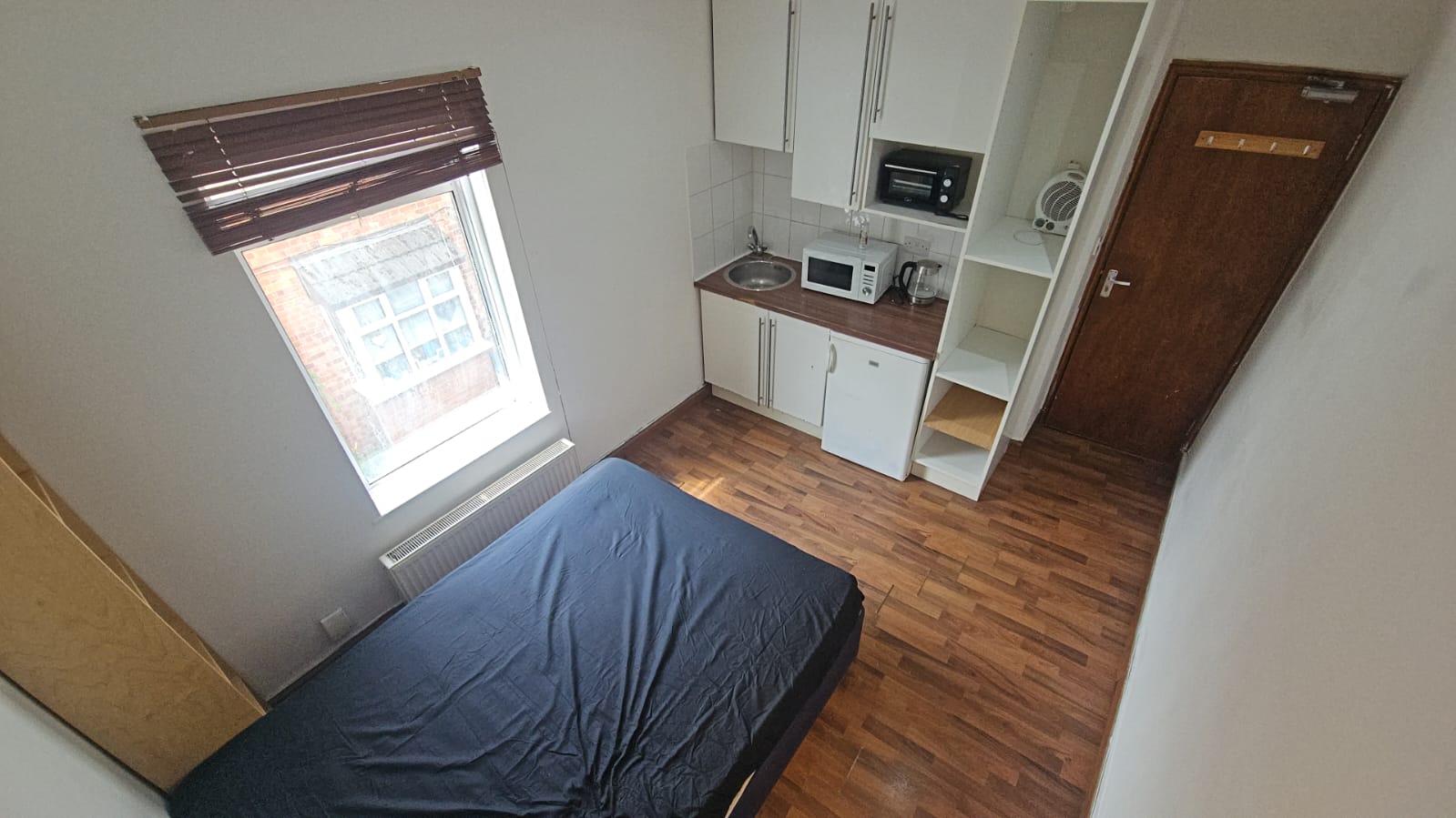 20, REGINALD , Luton photo 5