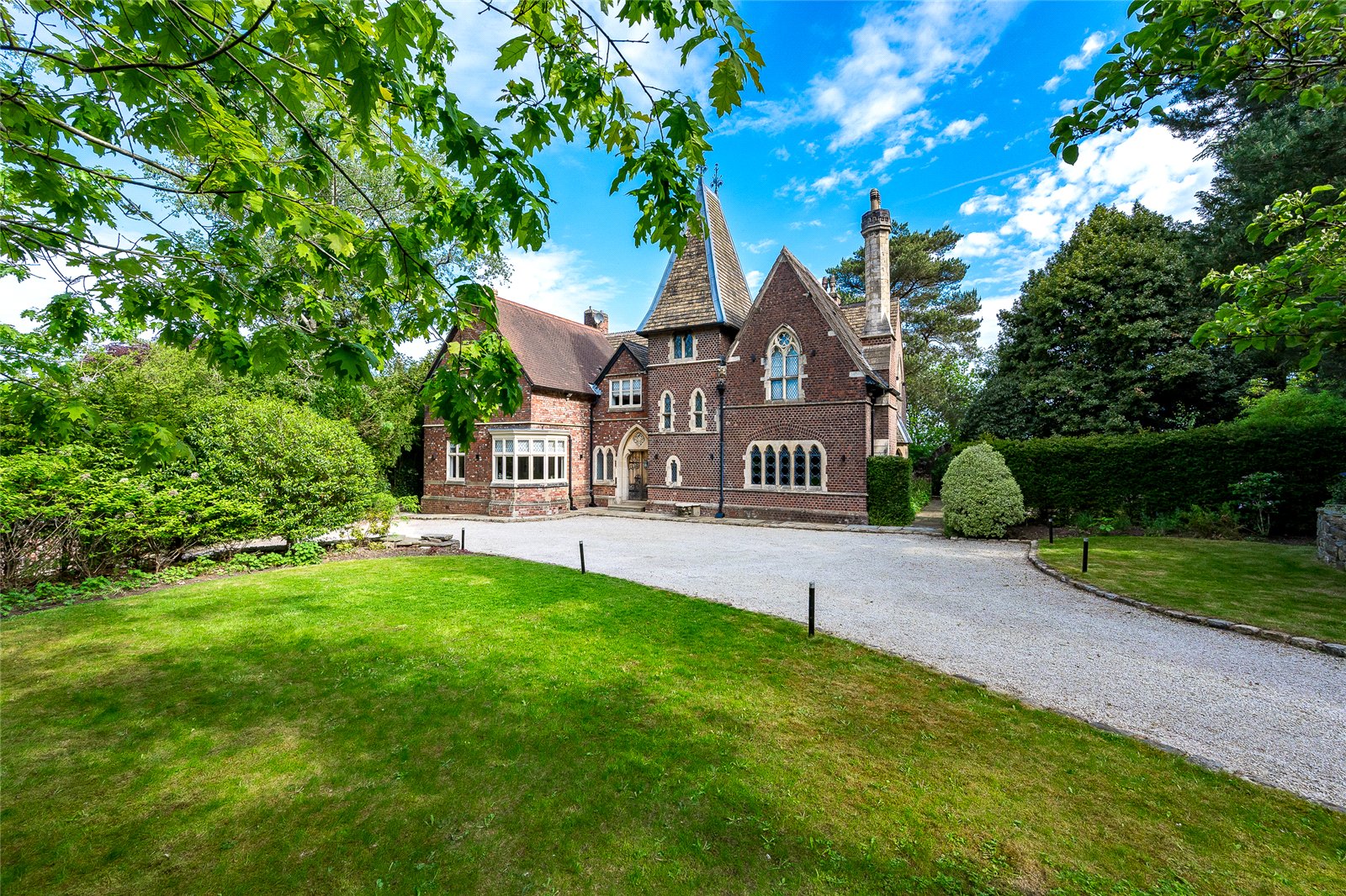 5 bedroom detached house for sale in Alderley Edge