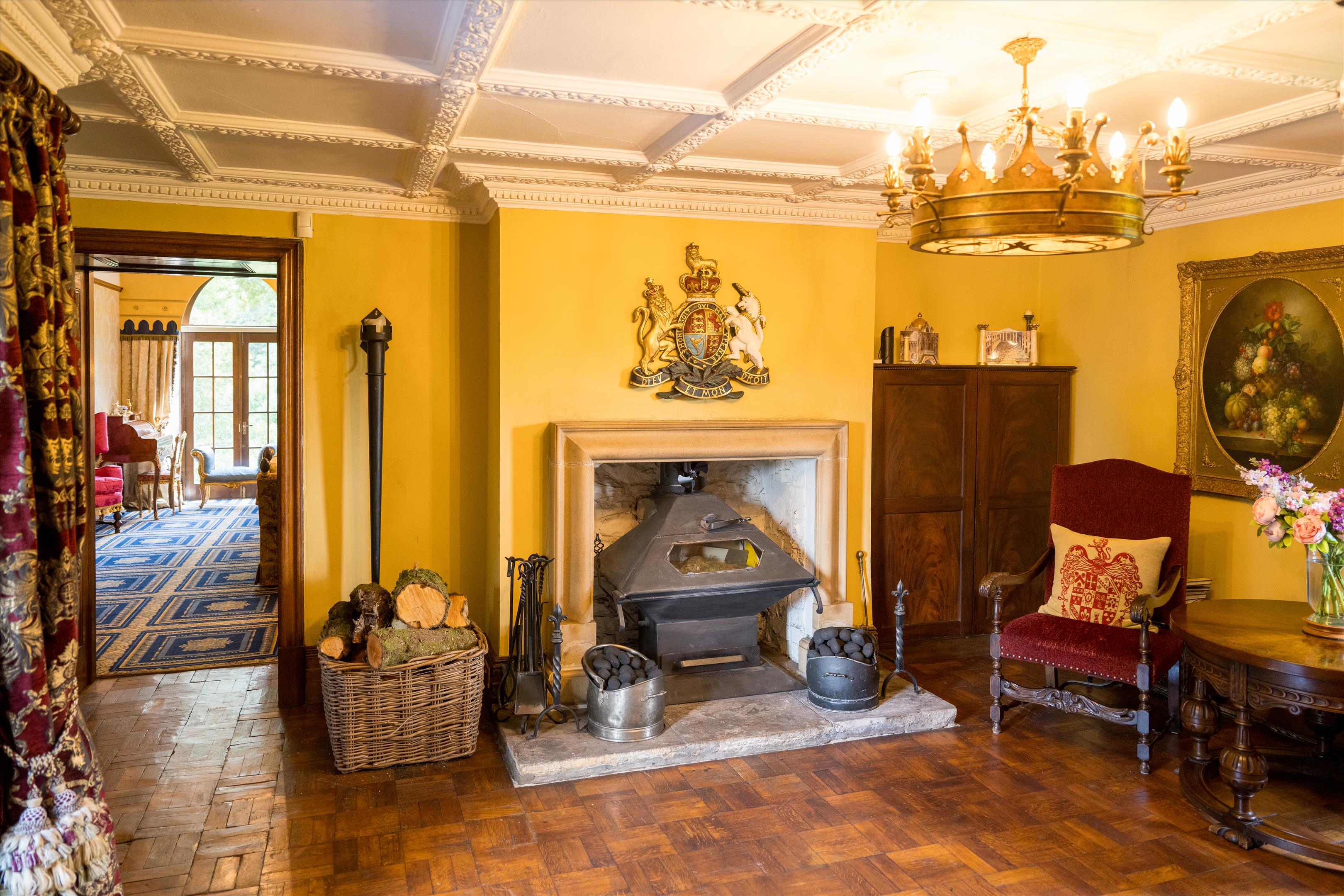 8 bedroom detached house for sale 0