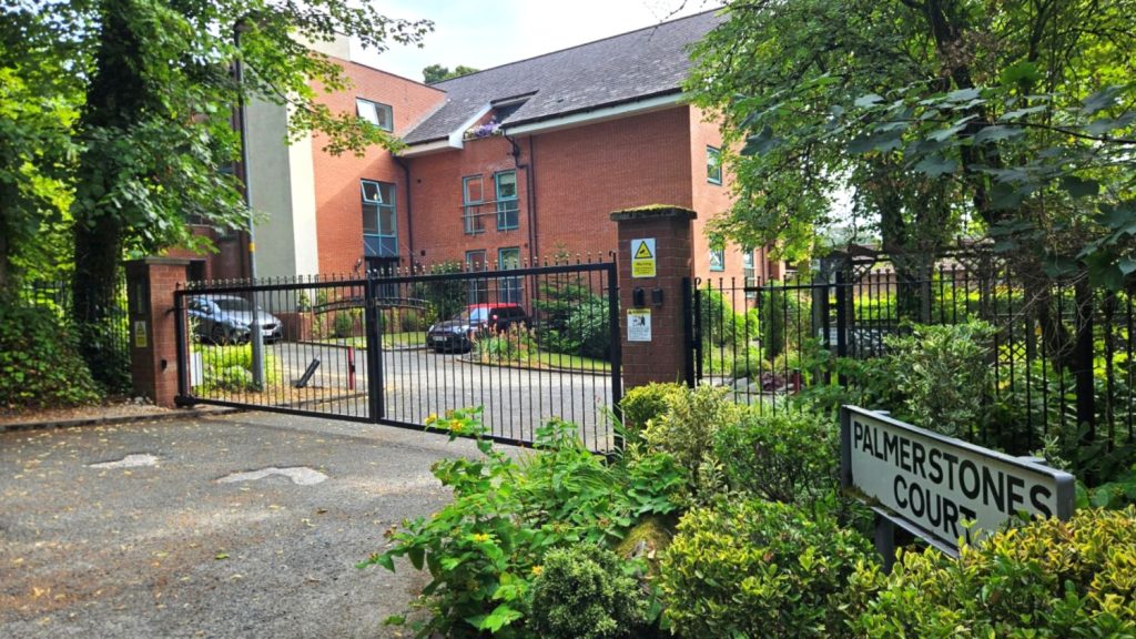 2-bed flat on Apt 1, Palmerstone Court, Bolton, £1,200/mo