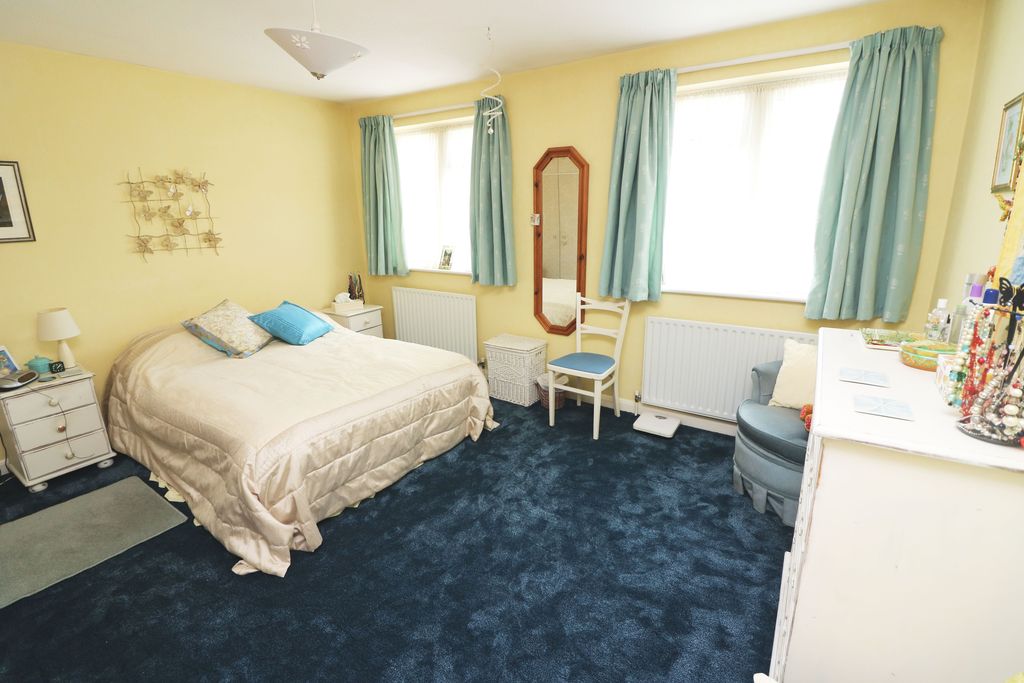 Photos of School Road, Ashford TW15 56422625 Zoopla