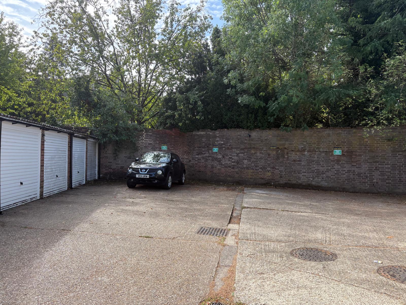 18, Hill House Close, Winchmore Hill photo 2