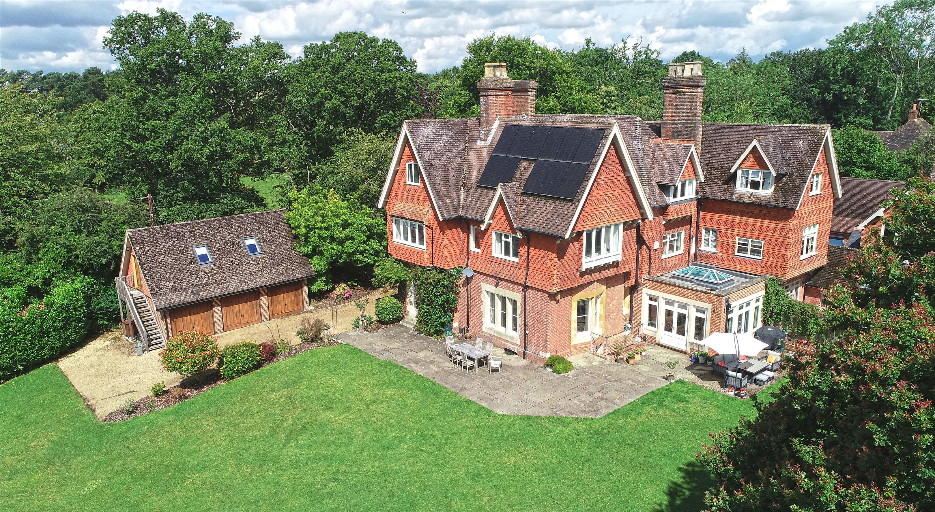 4 bedroom detached house for sale in Walton-on-Thames