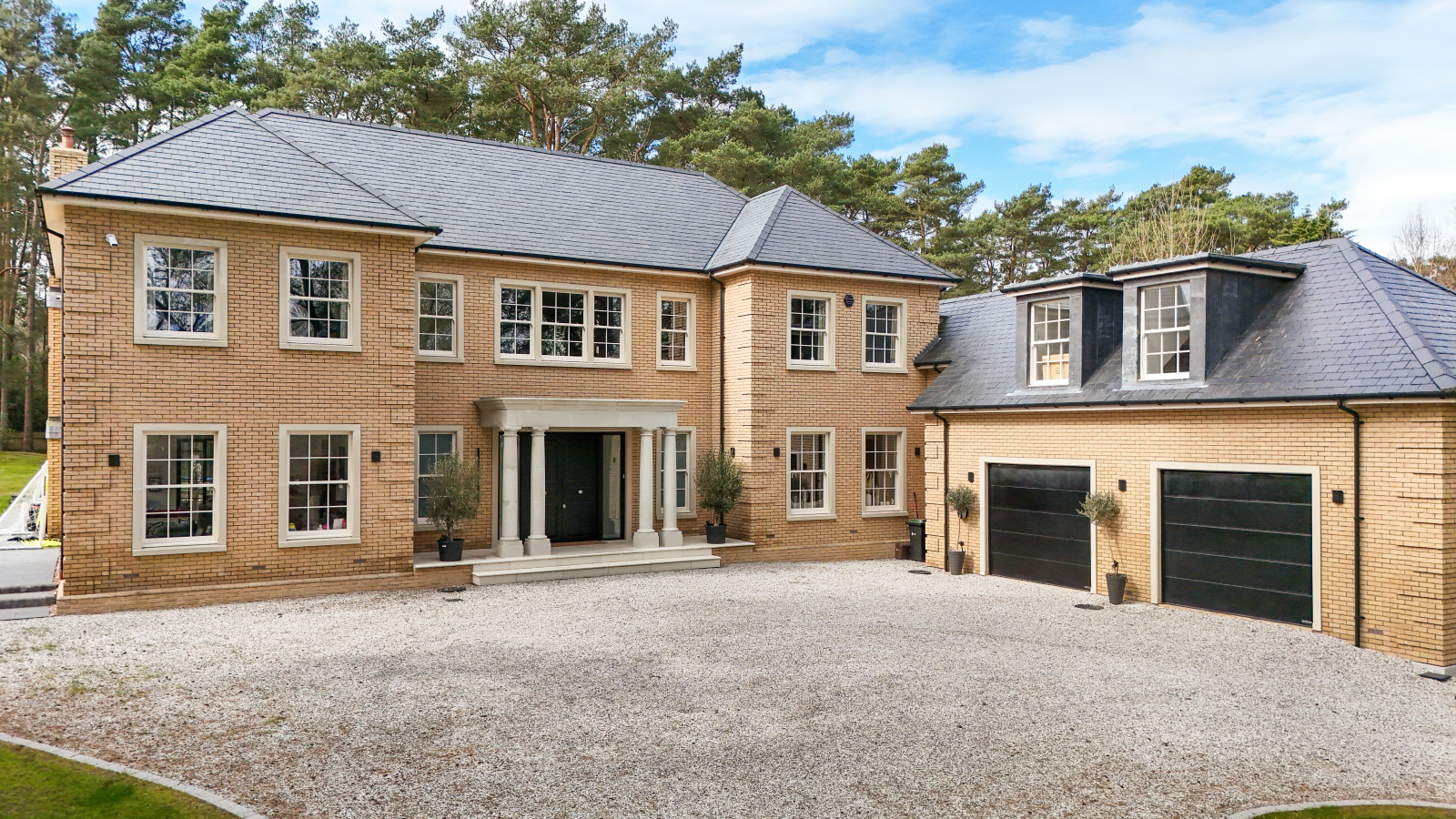 5 bedroom detached house for sale