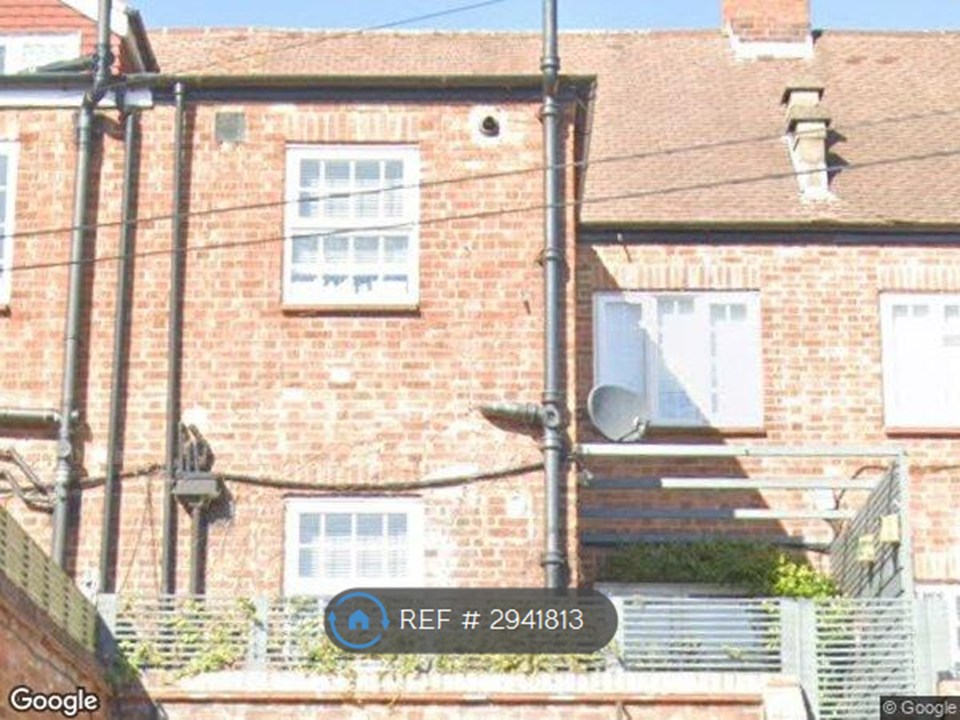 Walton Road, East Molesey photo 2