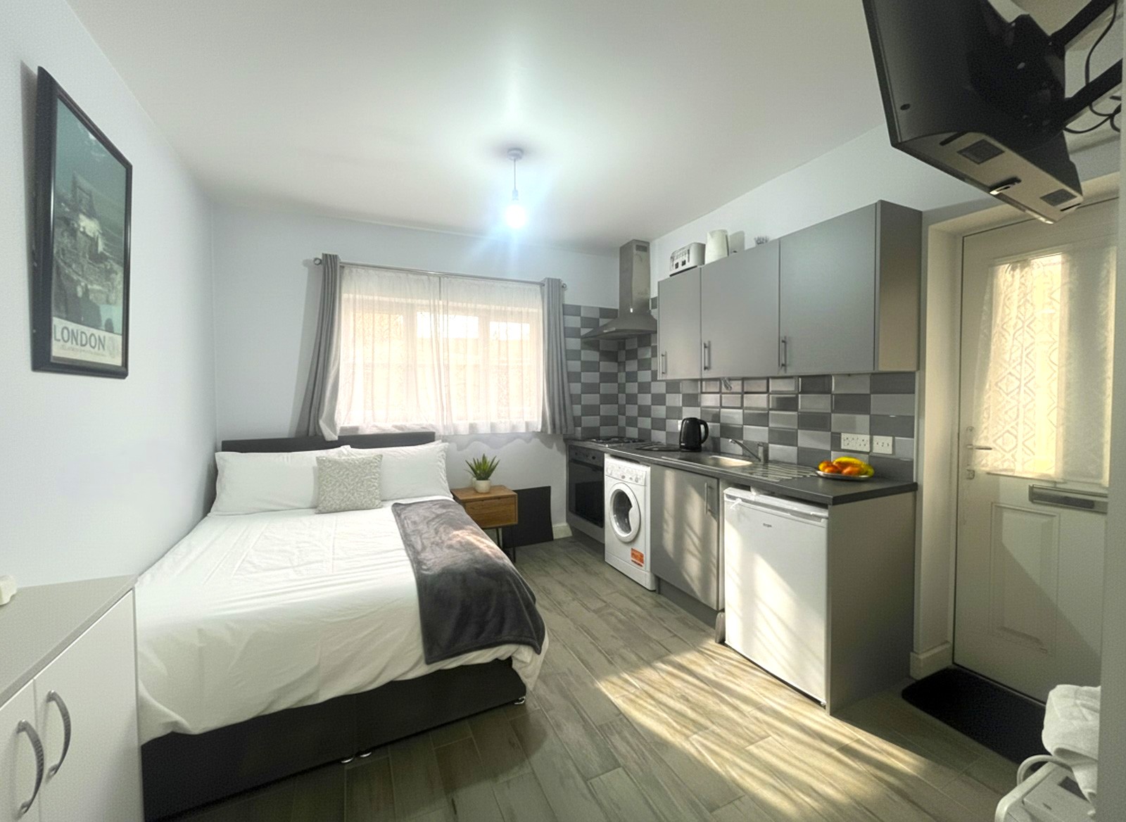 40D, Great South West Road, Hounslow photo 3