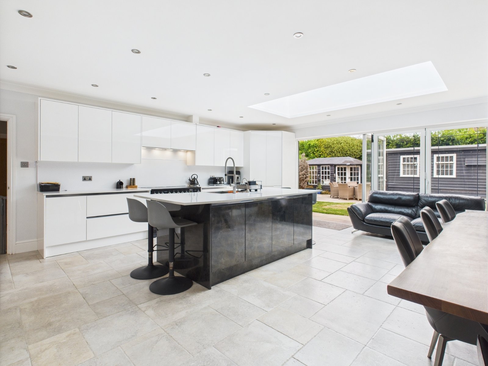 5 bedroom detached house for sale 0