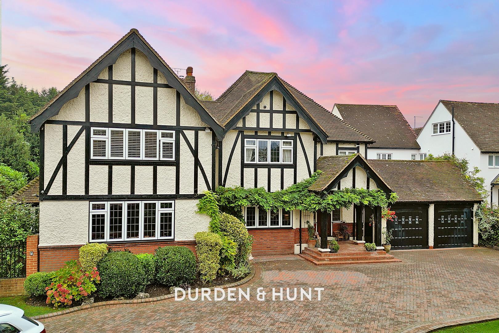 6 bedroom detached house for sale 0