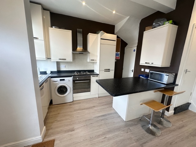 Wrangthorn Terrace Hyde Park, Leeds photo 3