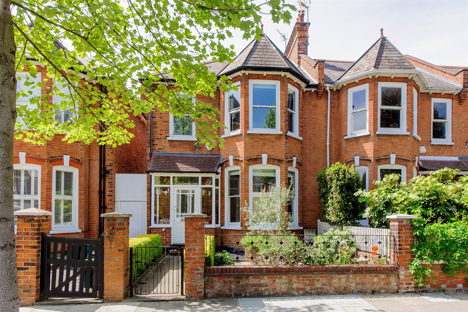 4 bedroom end terrace house for sale 0