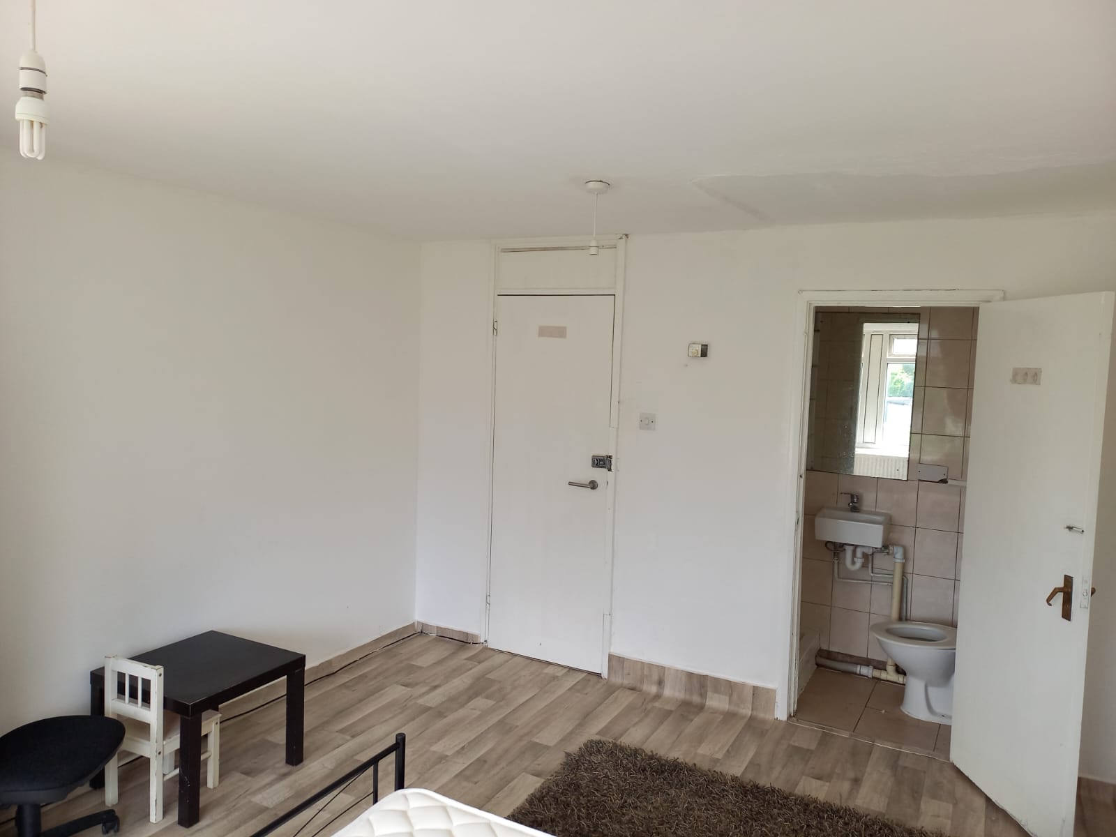 168, Belgrave Walk, Mitcham photo 4