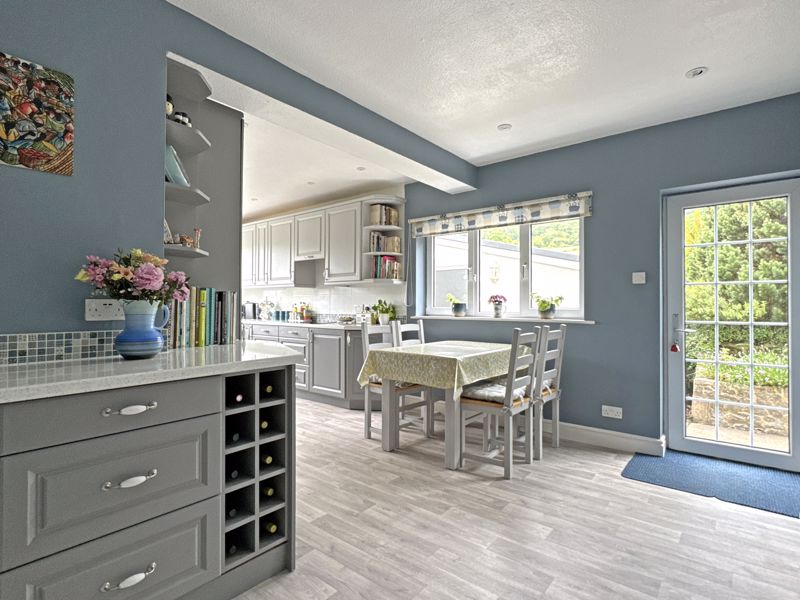 4 bedroom detached house for sale 0