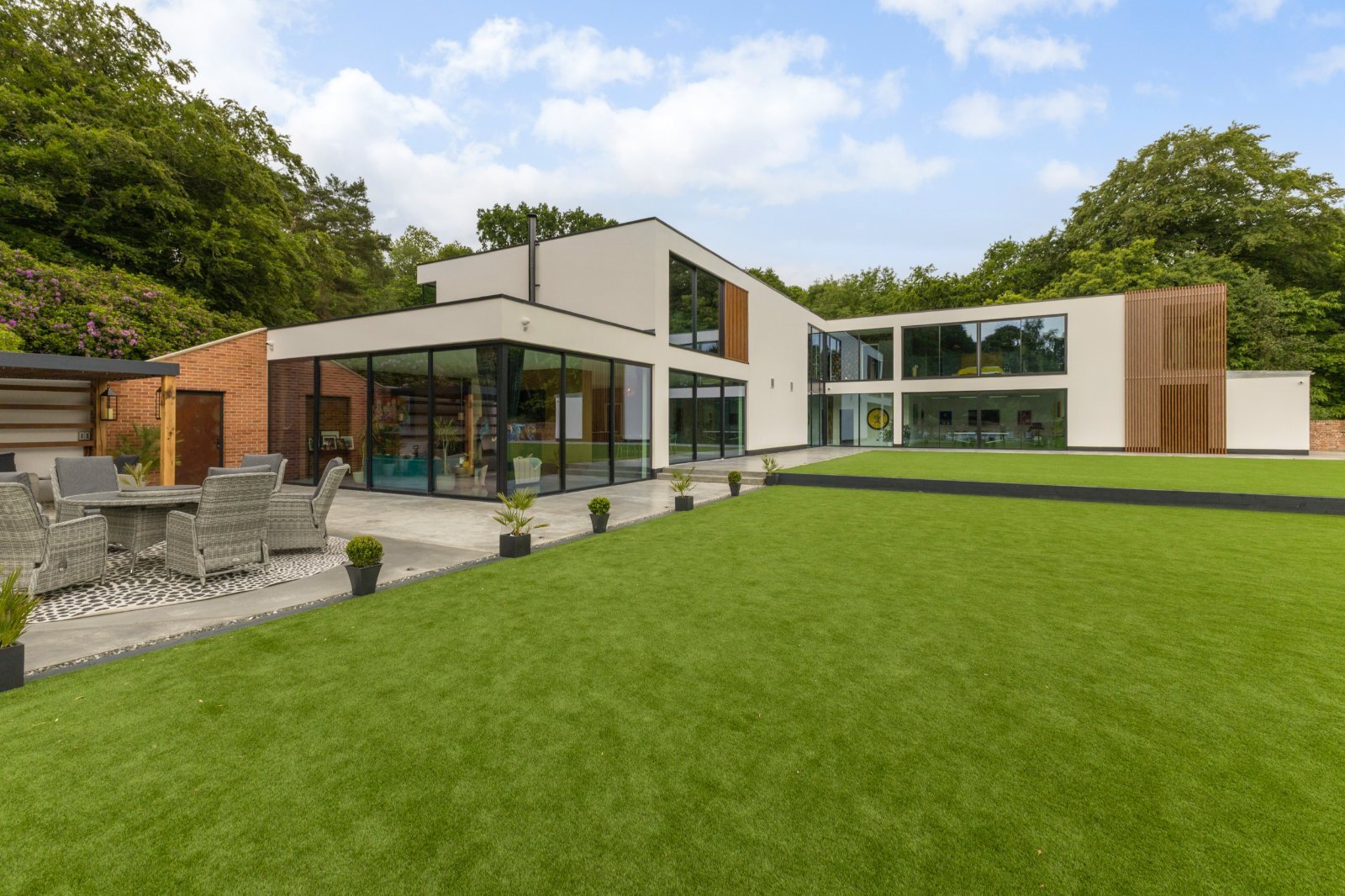 6 bedroom detached house for sale 0