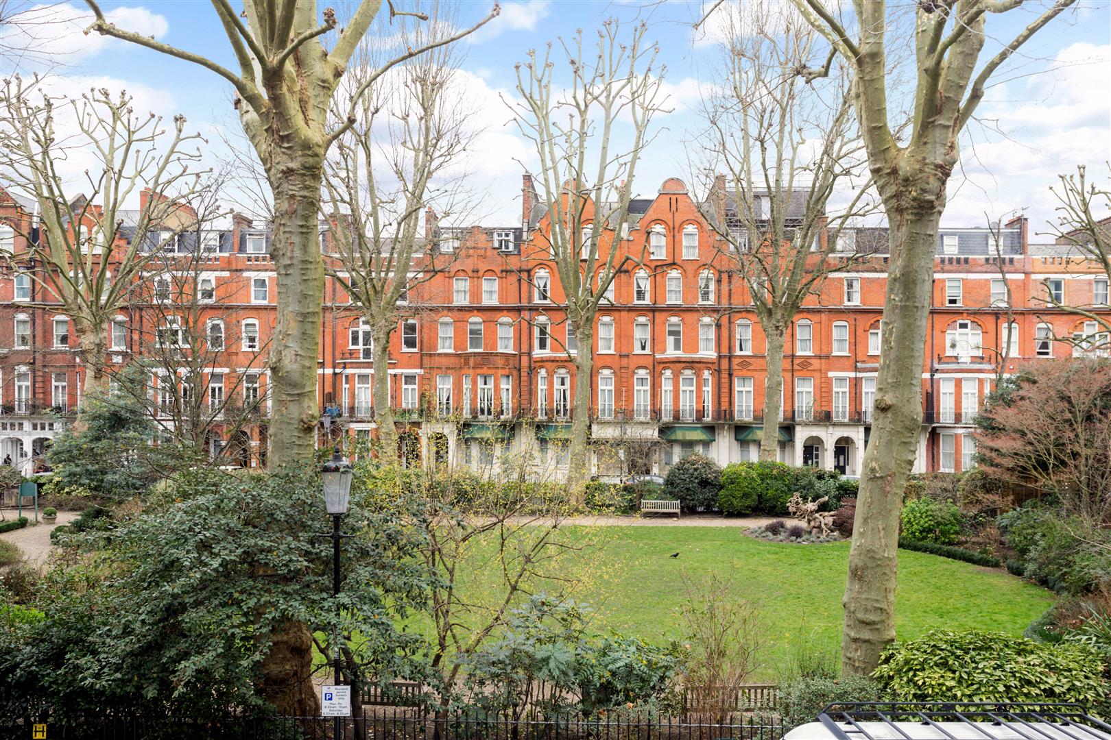 5 bedroom semi-detached house for sale