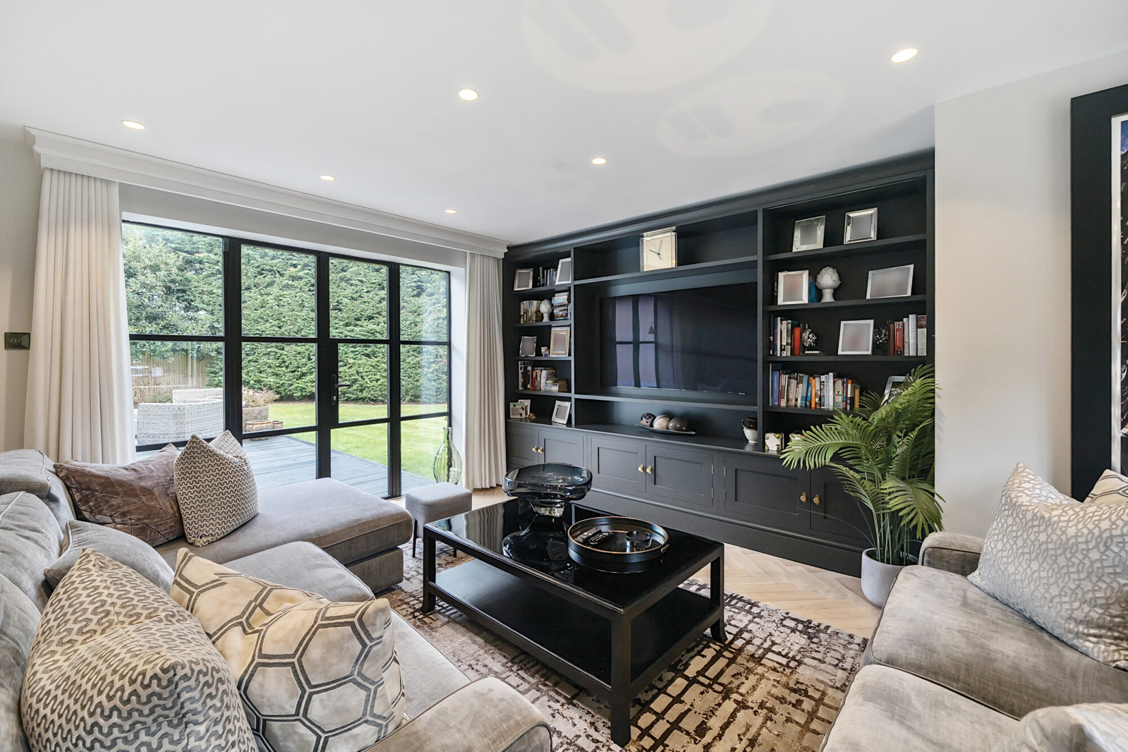 4 bedroom detached house for sale 0