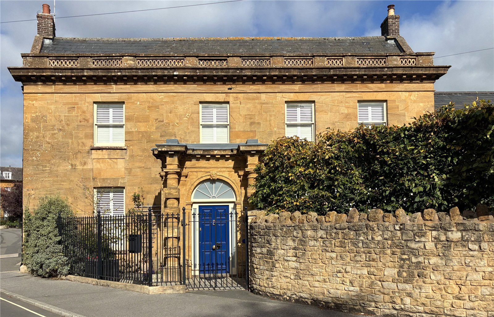 4 bedroom detached house for sale 0