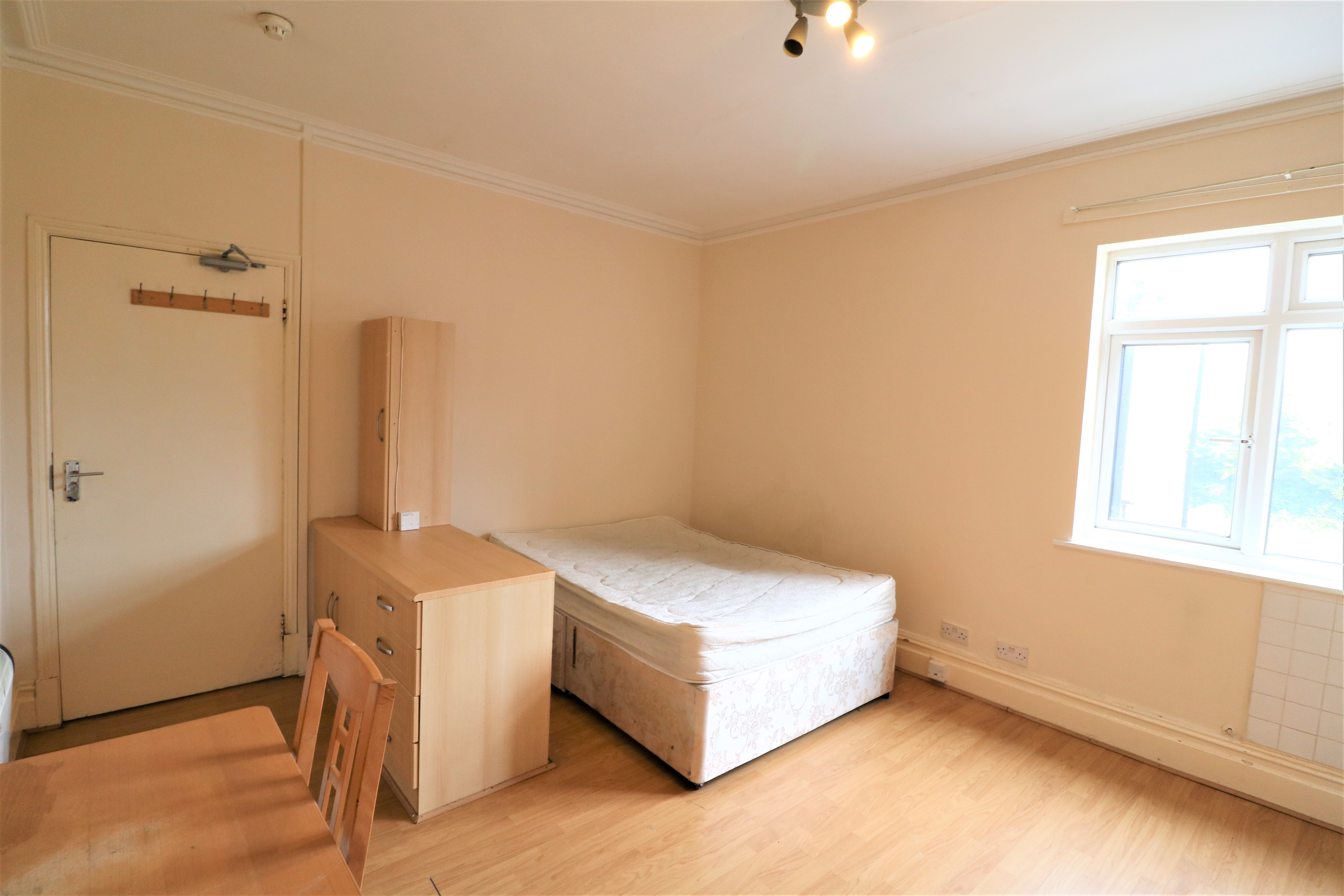 Room 5, Hanworth Road, Hounslow, Hounslow photo 5