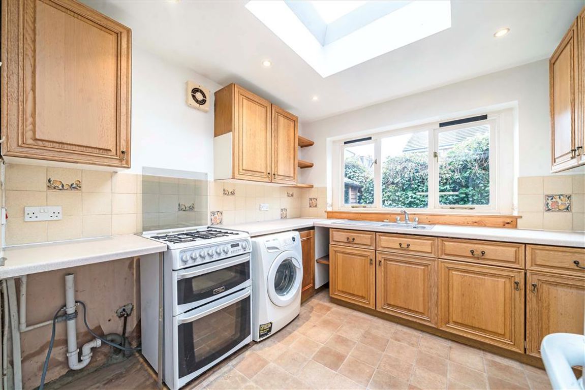 5 bedroom property for sale 0