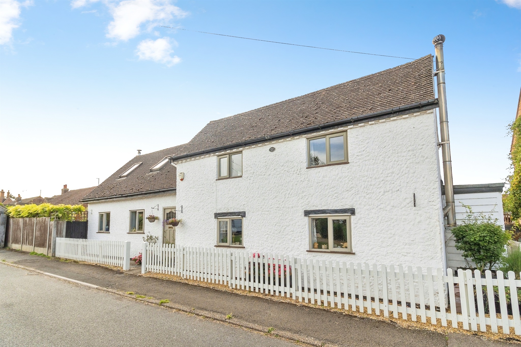 3 bed detached house for sale