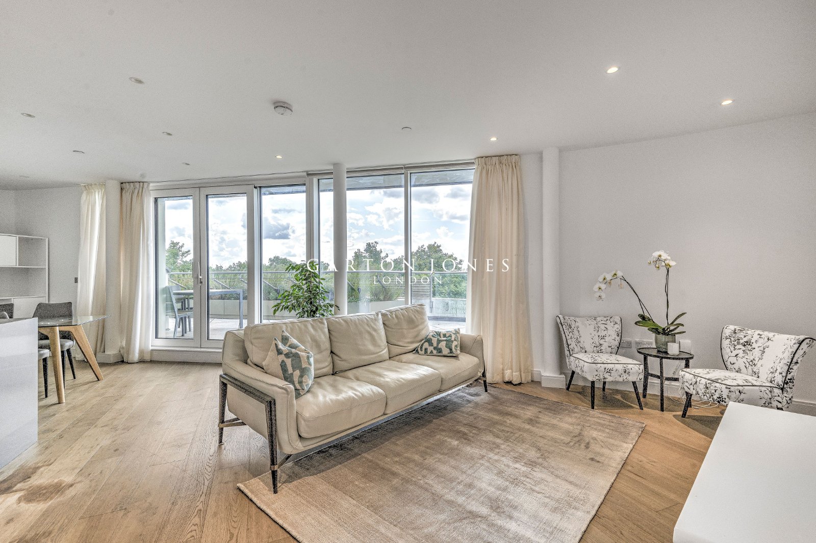 3 bedroom flat for sale 0