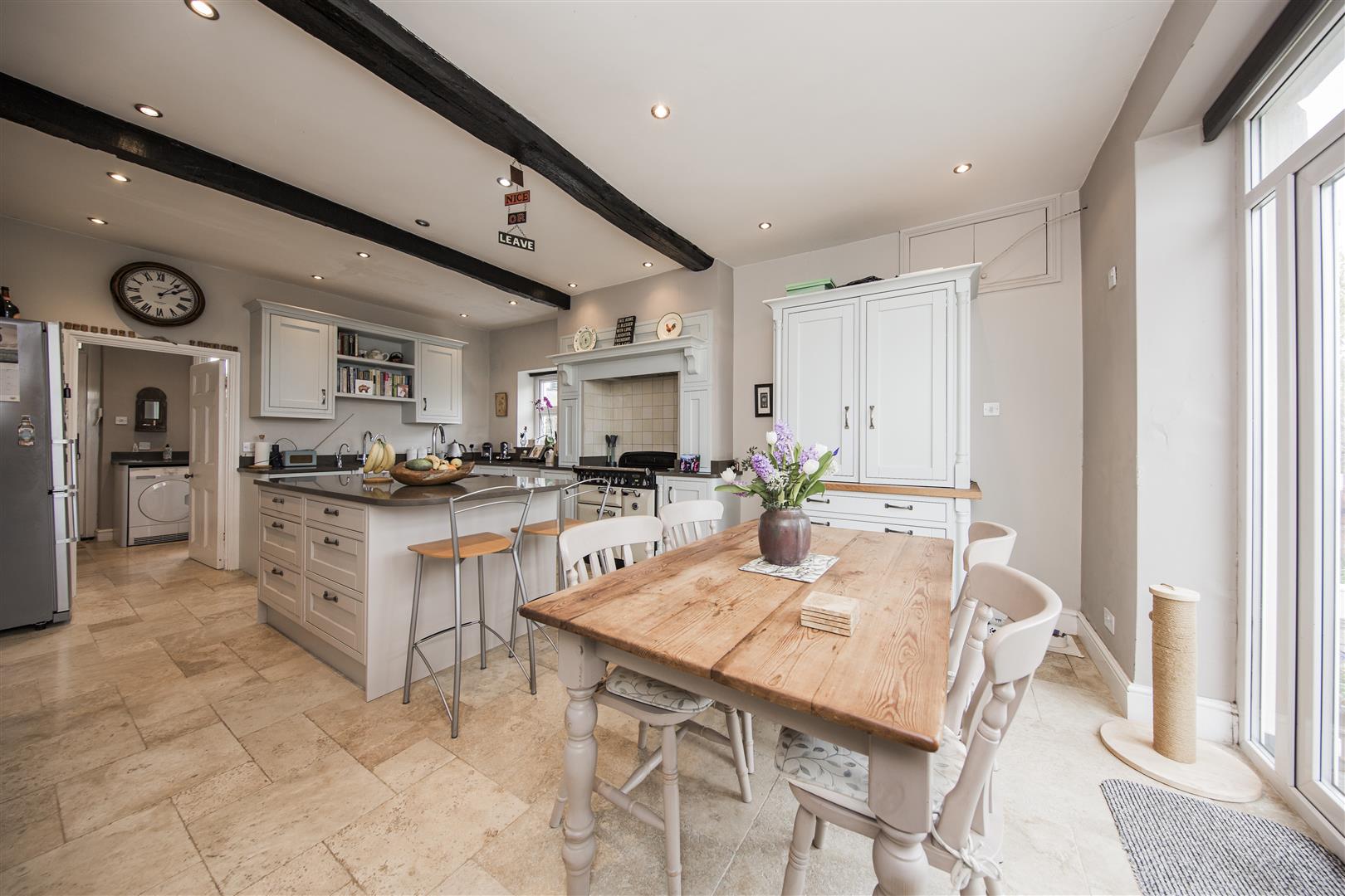 5 bedroom detached house for sale 0