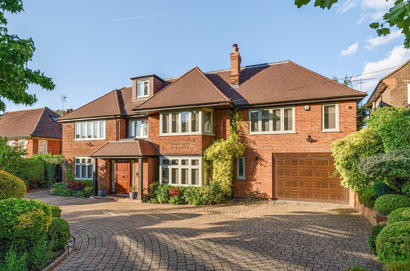 6 bedroom detached house for sale 0