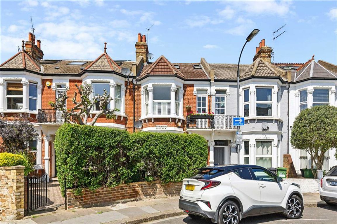 4 bedroom terraced house for sale in London