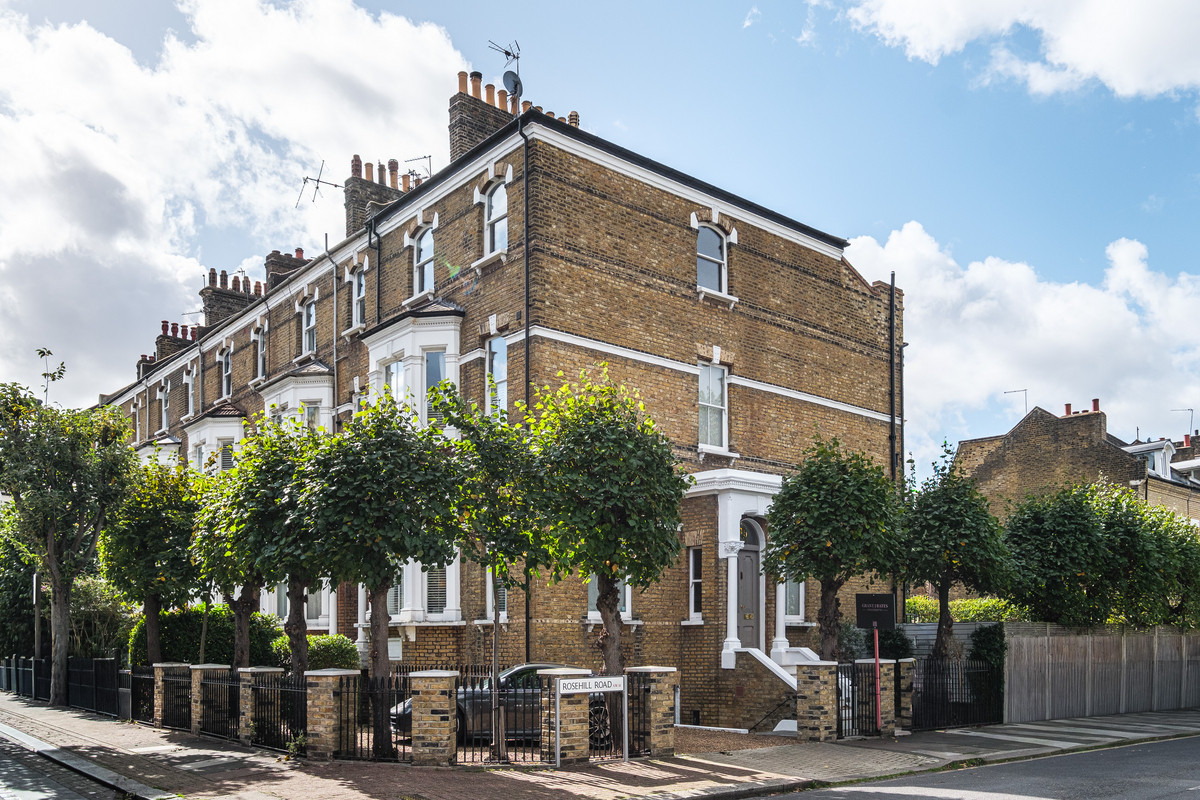 6 bedroom end terrace house for sale 0