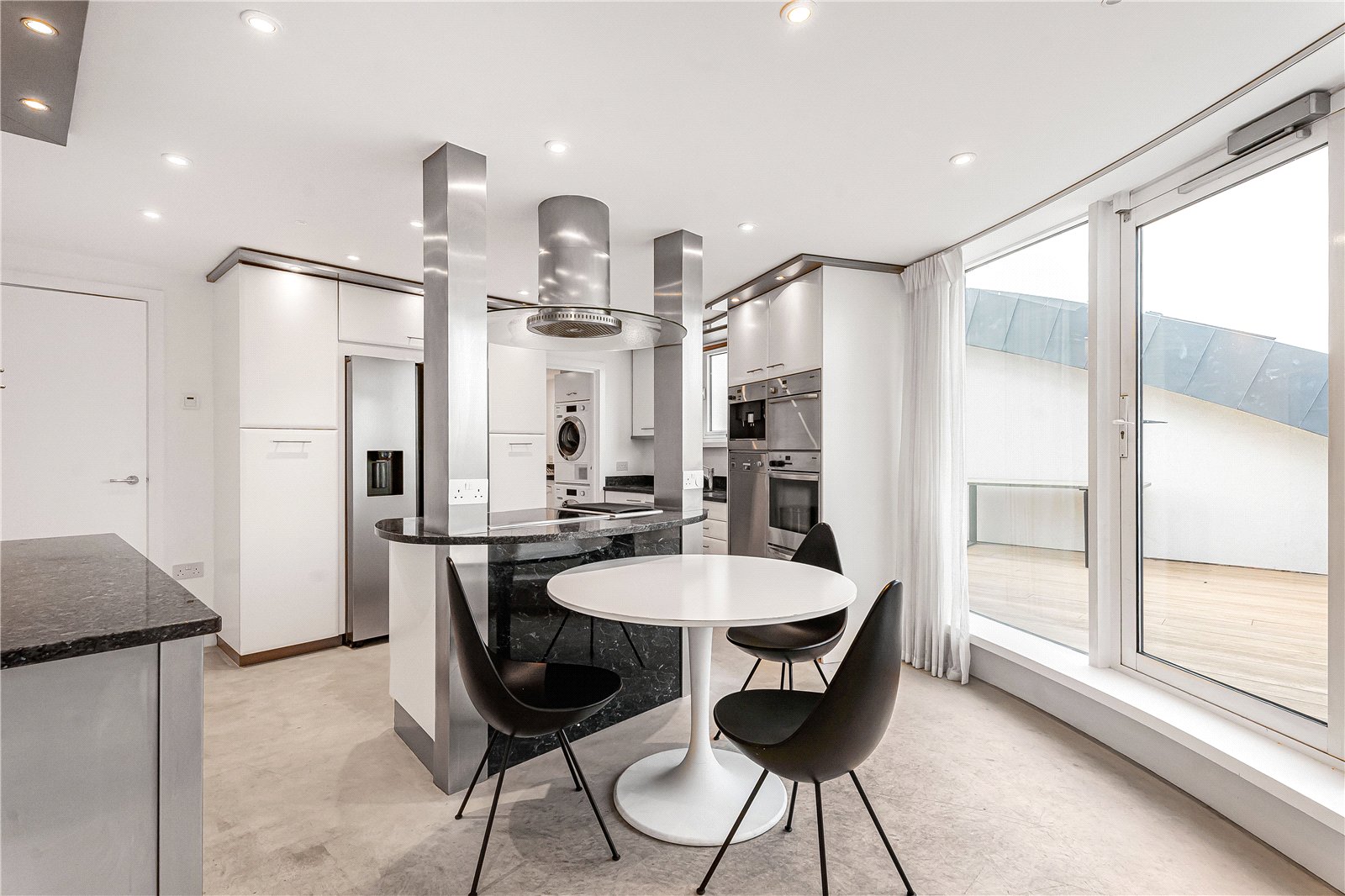 4 bedroom flat for sale 0