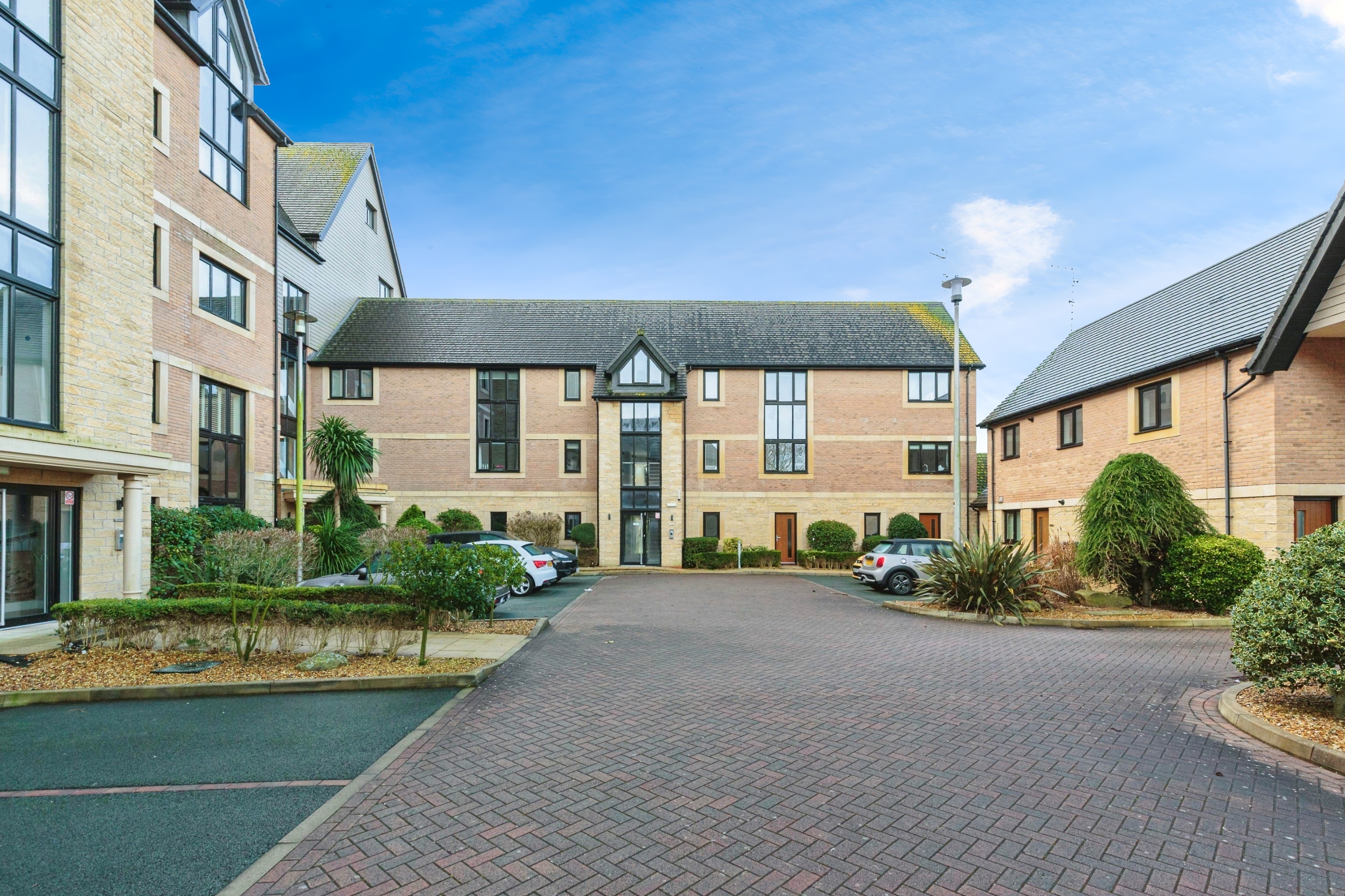 2-bed flat on 32 Estuary View, Victory Boulevard, Lytham St. Annes, £310,000