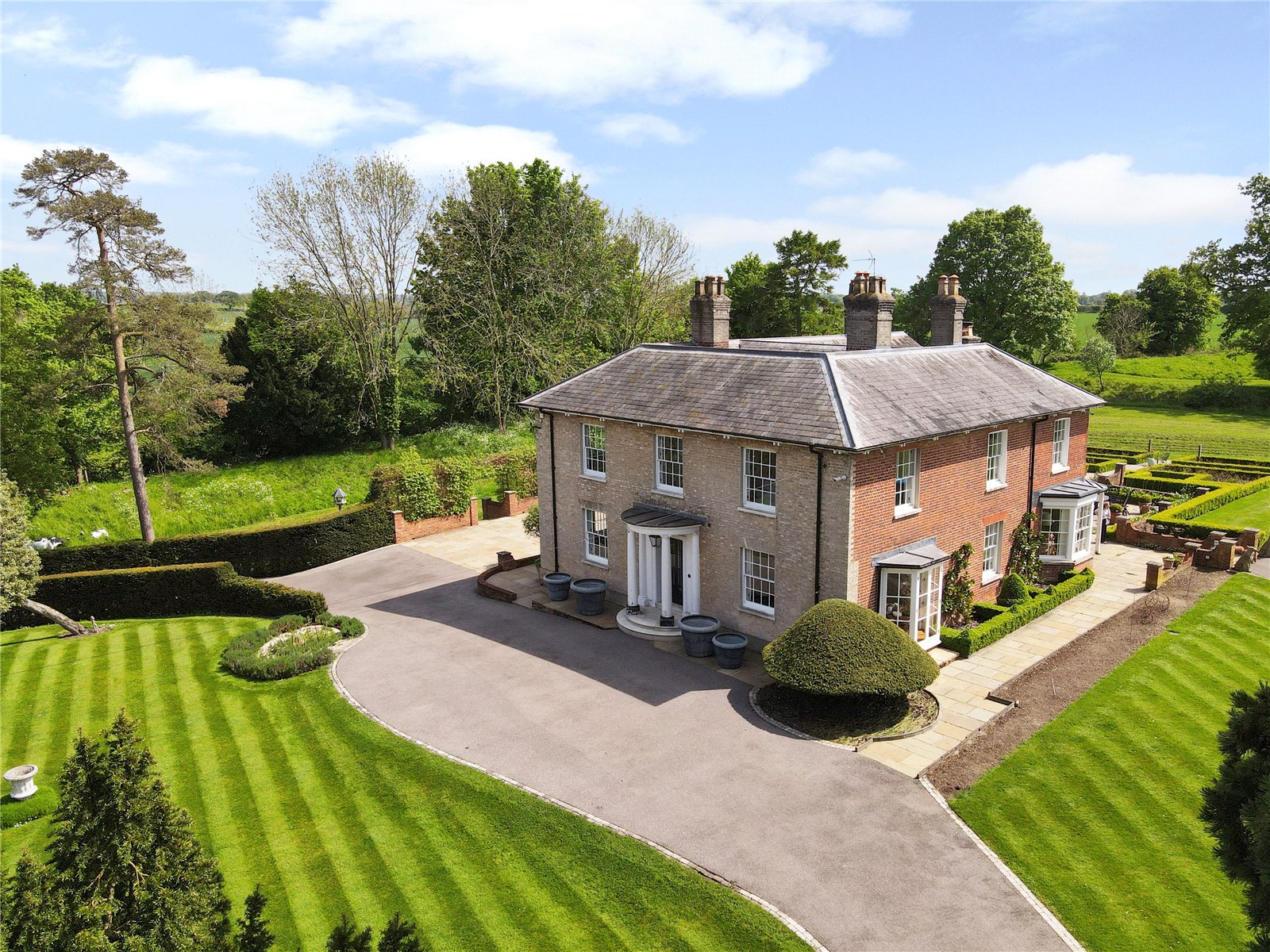 5 bedroom detached house for sale 0