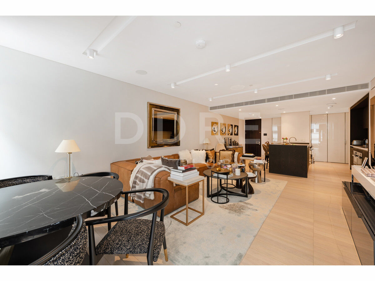 4 bedroom link-detached house for sale in Reigate