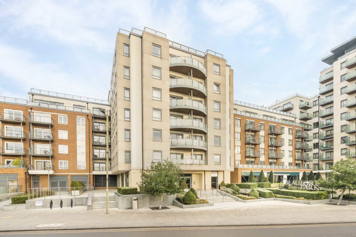 3 bedroom flat for sale 0